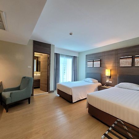 Citrus Sukhumvit 11 By Compass Hospitality Hotel Bangkok Exterior photo