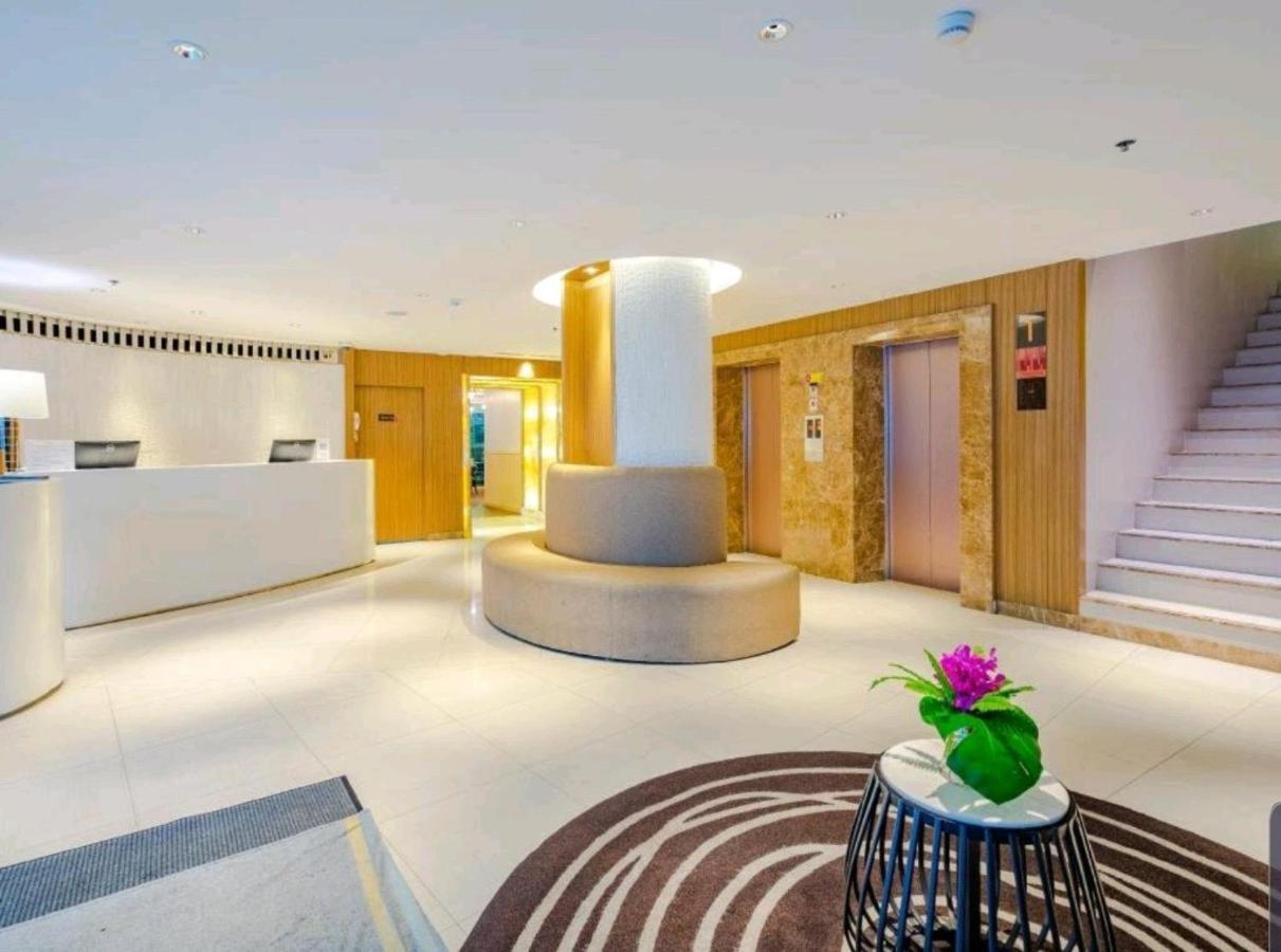 Citrus Sukhumvit 11 By Compass Hospitality Hotel Bangkok Exterior photo