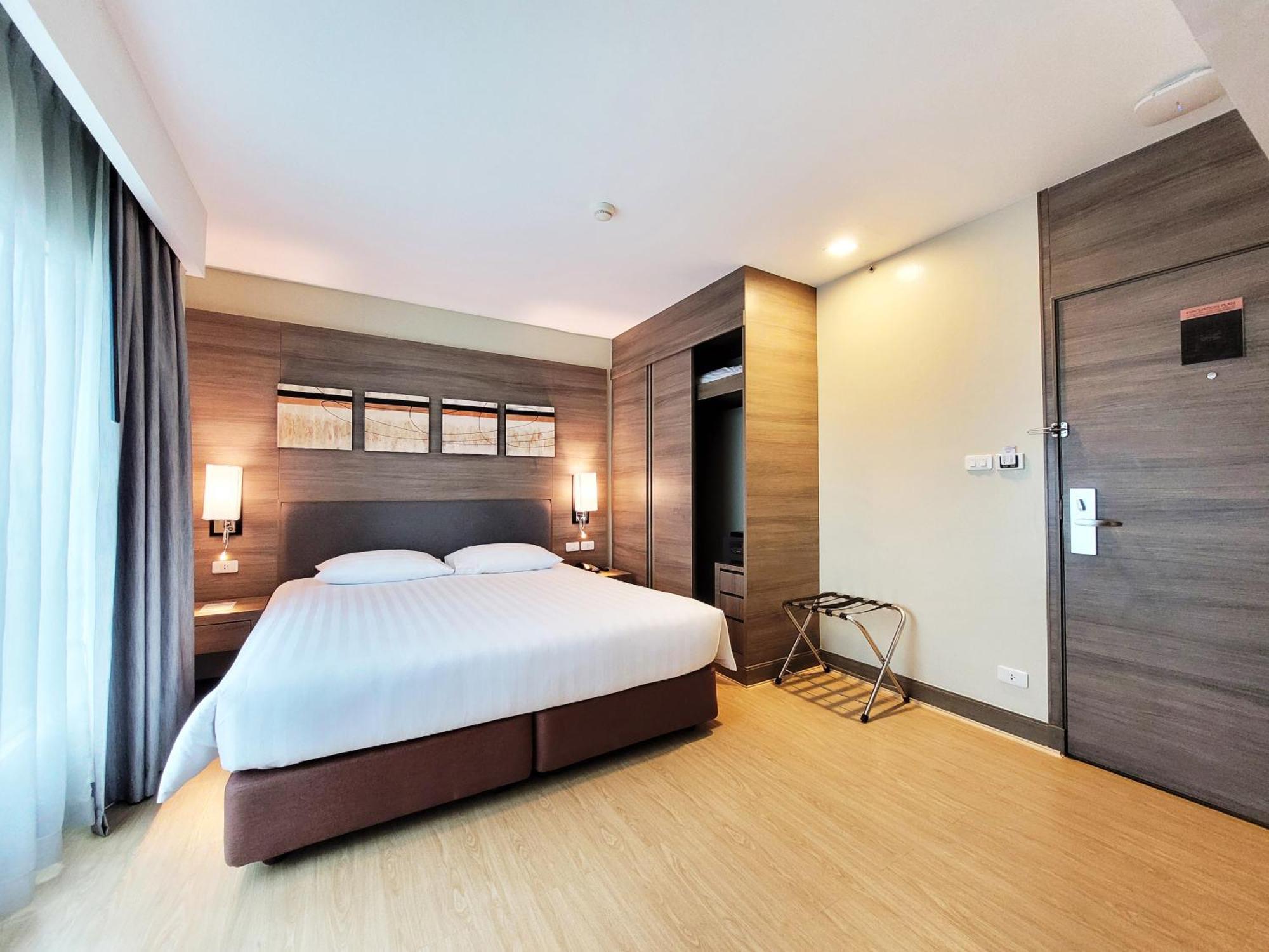 Citrus Sukhumvit 11 By Compass Hospitality Hotel Bangkok Exterior photo