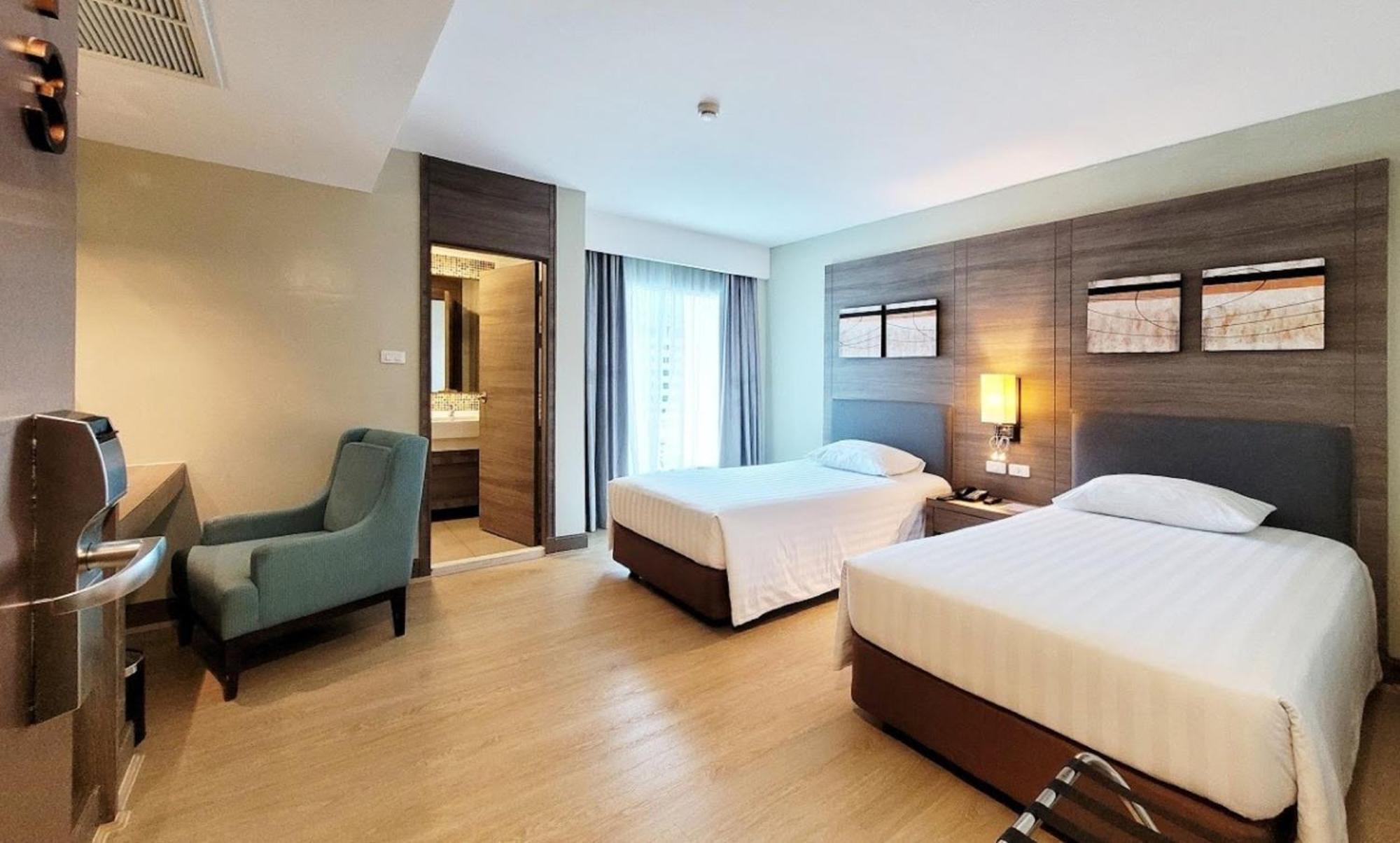 Citrus Sukhumvit 11 By Compass Hospitality Hotel Bangkok Exterior photo