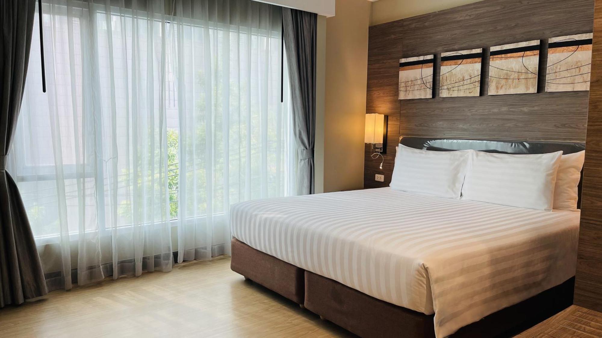 Citrus Sukhumvit 11 By Compass Hospitality Hotel Bangkok Exterior photo