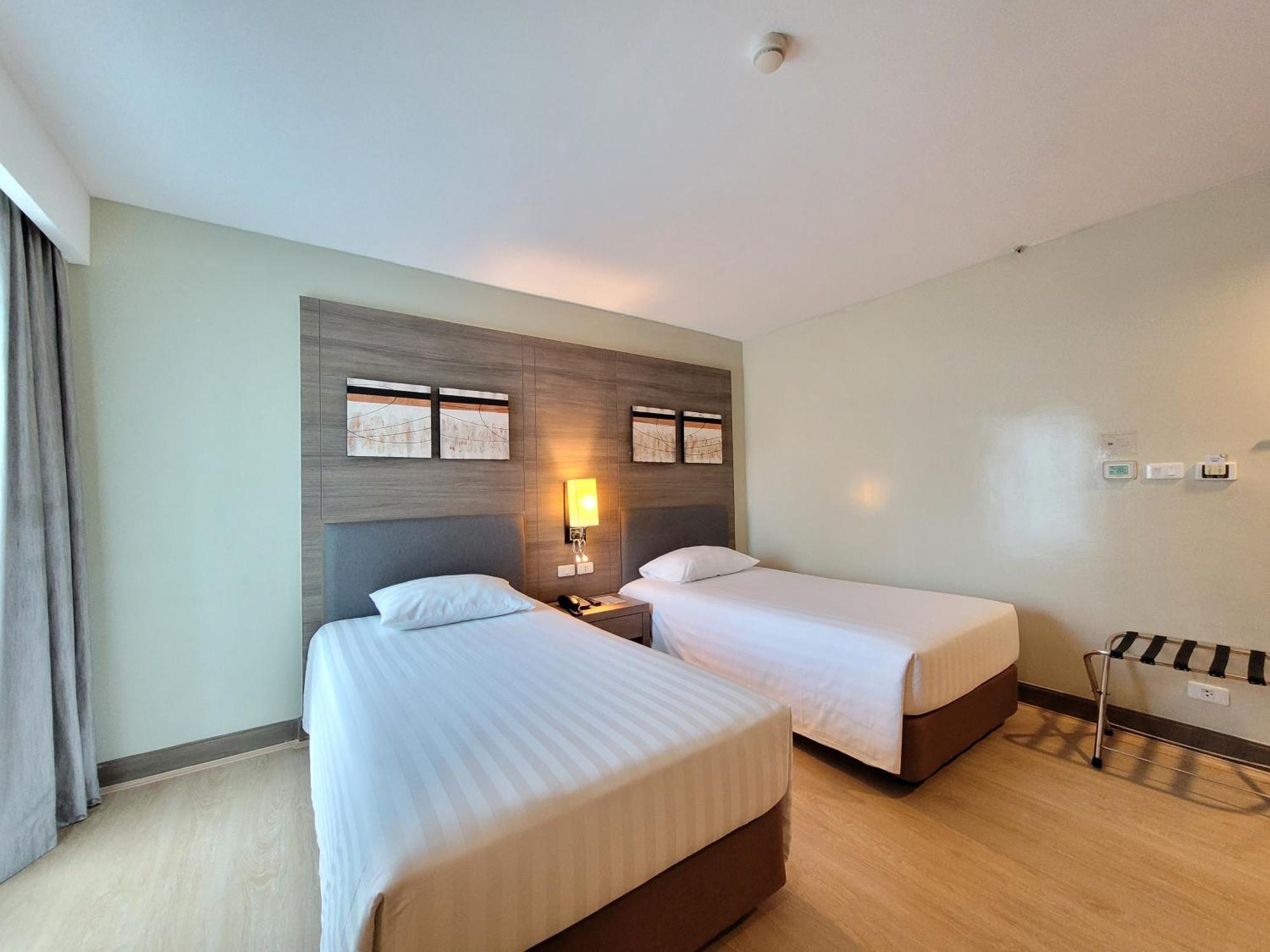 Citrus Sukhumvit 11 By Compass Hospitality Hotel Bangkok Exterior photo