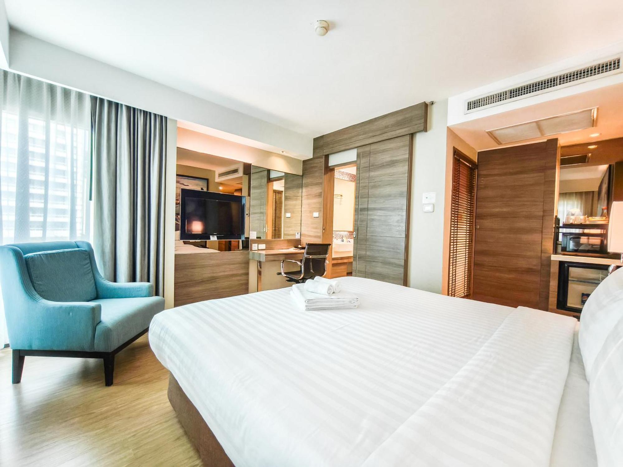 Citrus Sukhumvit 11 By Compass Hospitality Hotel Bangkok Exterior photo