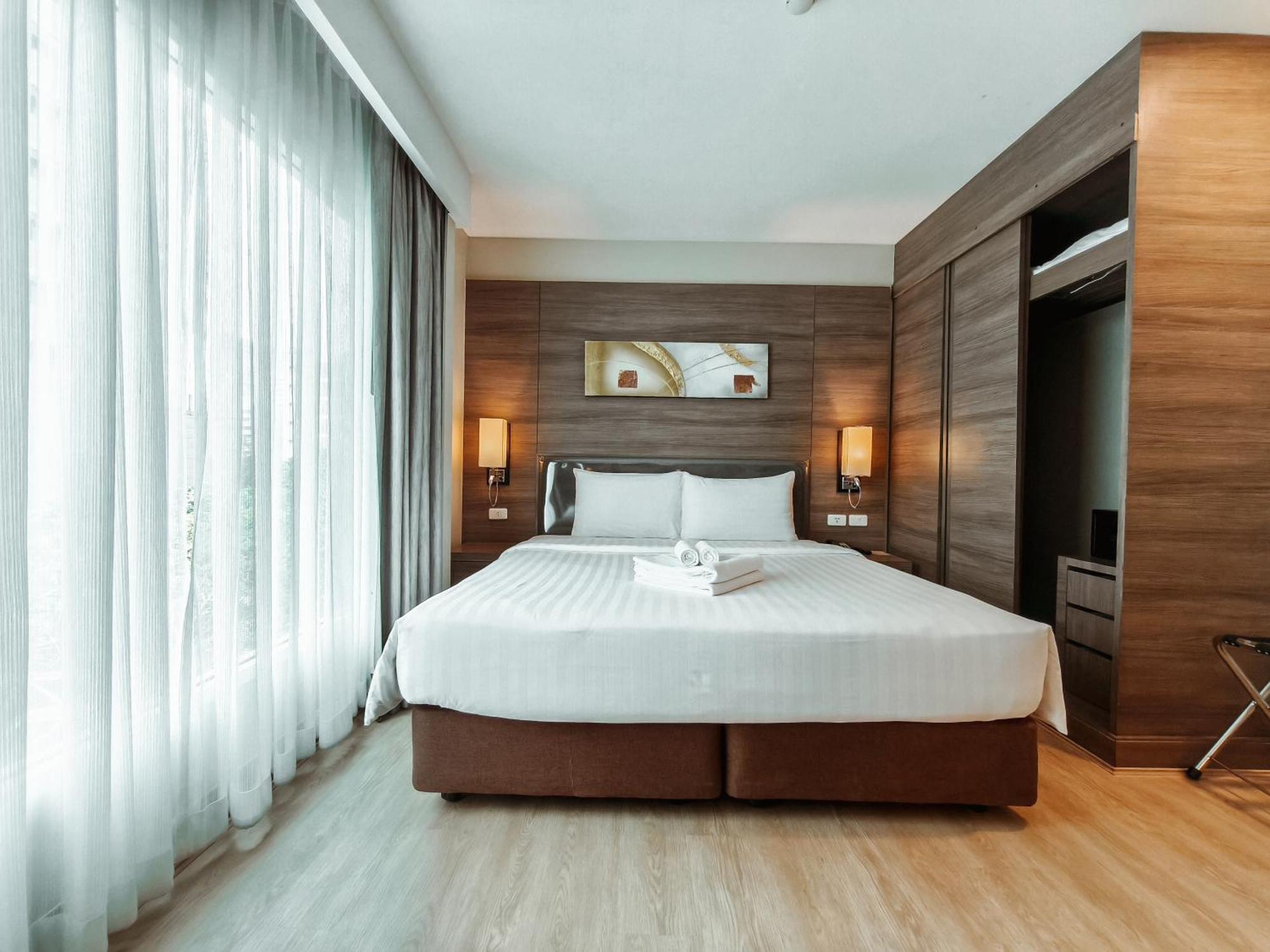 Citrus Sukhumvit 11 By Compass Hospitality Hotel Bangkok Exterior photo