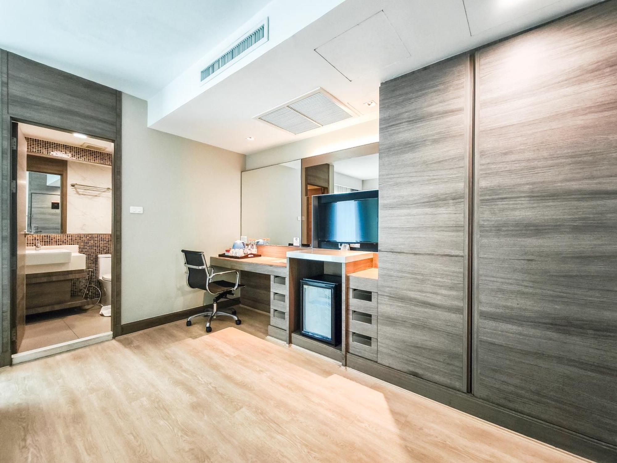 Citrus Sukhumvit 11 By Compass Hospitality Hotel Bangkok Exterior photo