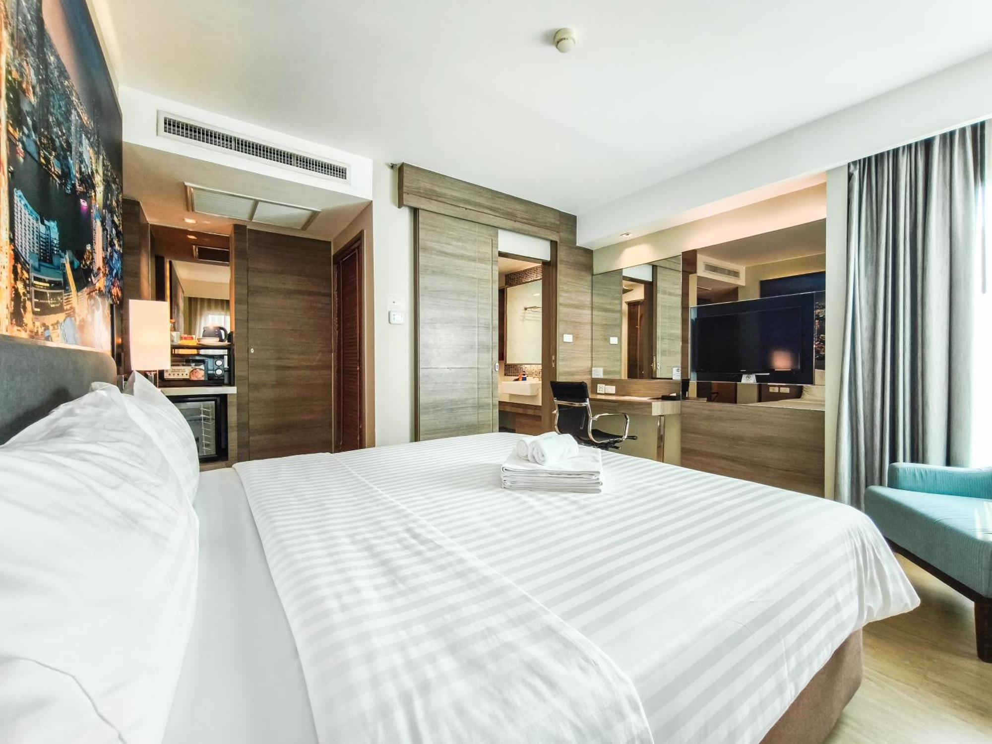 Citrus Sukhumvit 11 By Compass Hospitality Hotel Bangkok Exterior photo
