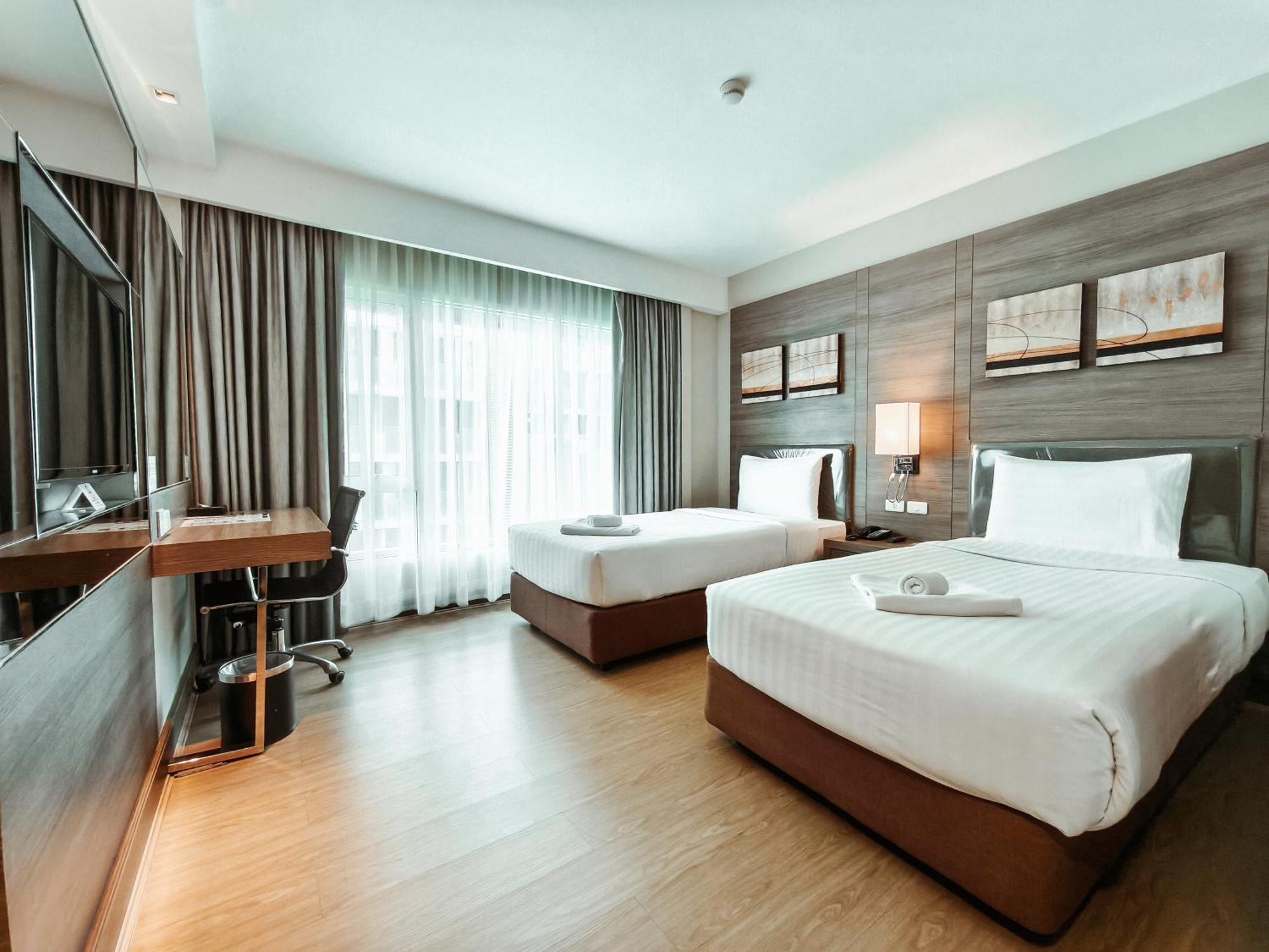 Citrus Sukhumvit 11 By Compass Hospitality Hotel Bangkok Exterior photo