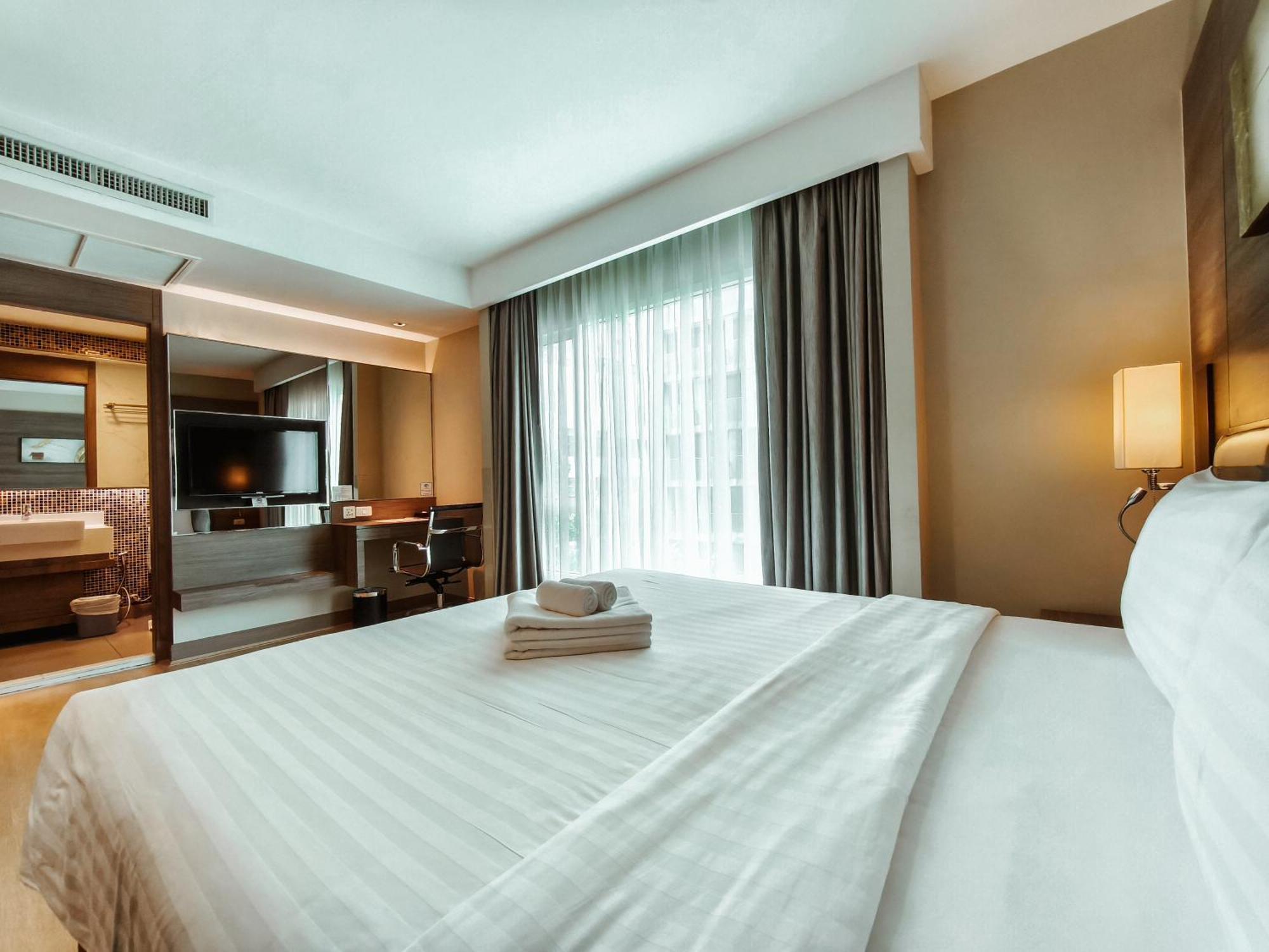 Citrus Sukhumvit 11 By Compass Hospitality Hotel Bangkok Exterior photo